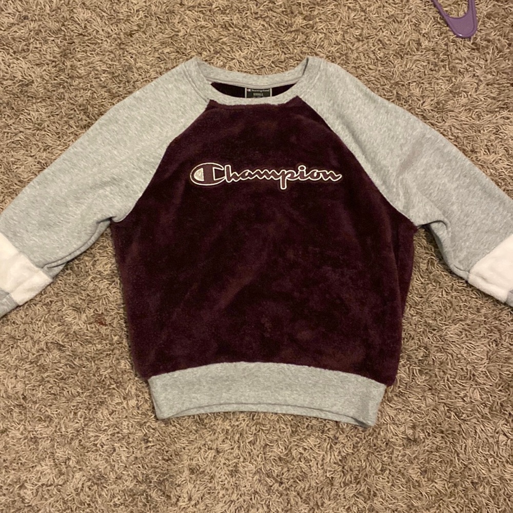 I am selling this maroon and grey sweater from champion.